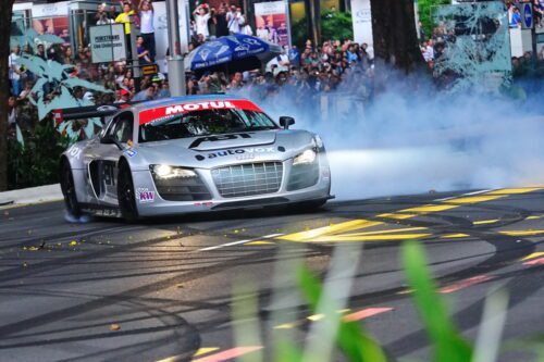 360-Grad-Kehren (Donuts) sind keine Kraftfahrzeugrennen